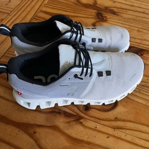 On Running Cloud 5 Waterproof
Glacier Grey White (Women's) NWOT - Picture 3 of 10